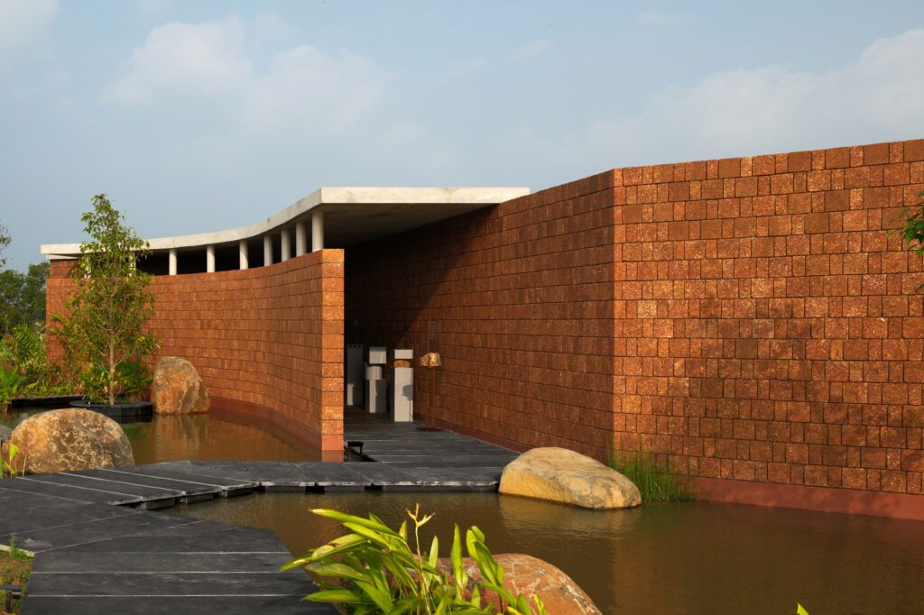Four Walls Pavilion / Studio Mango