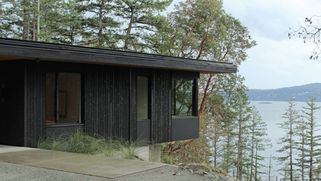 Hilltop House  / W O V E N Architecture and Design