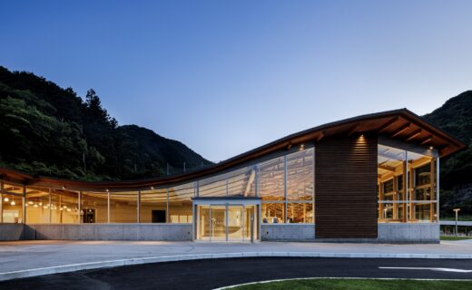 Makino's Roadside Station / Wakatake Town Planning Research Institute + STUDIO YY + WORKSTATION