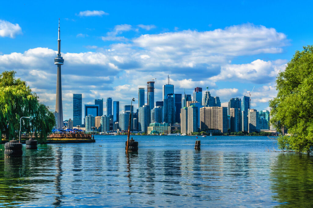 Toronto Architecture City Guide: 30 Modern and Contemporary Landmarks in Canada's Largest City