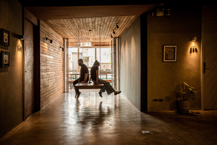 Inside Hostels: How Shared Spaces Reshape the Rhythm of Nomads' Lives