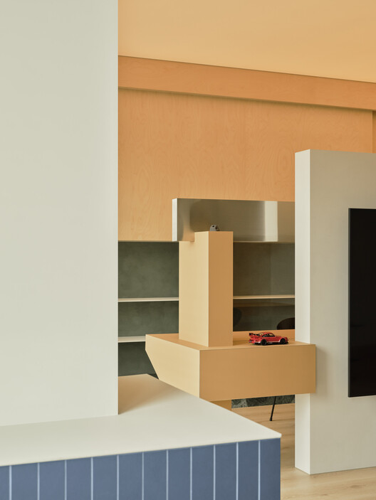 We House / longwave studio