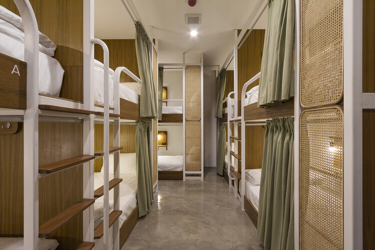 Inside Hostels: How Shared Spaces Reshape the Rhythm of Nomads' Lives