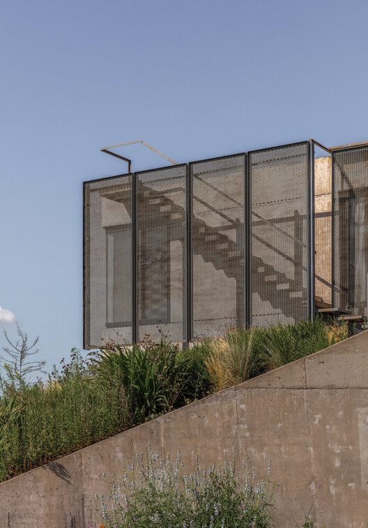 Lomadas House / Grizzo Studio