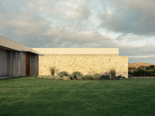 Wildcoast Residence / Studio Kennon