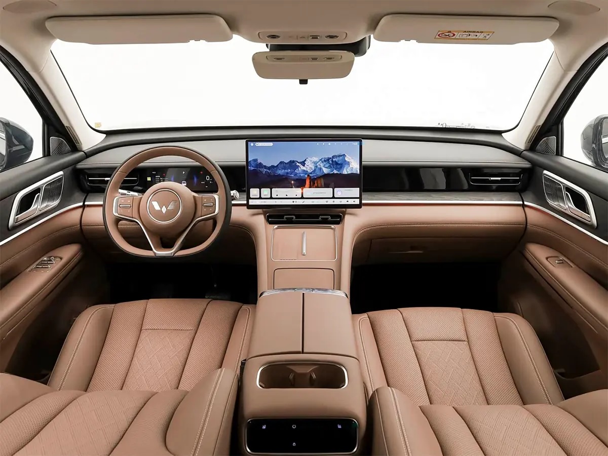 New 6 passenger, 780-mile PHEV from GM has North America written all over it