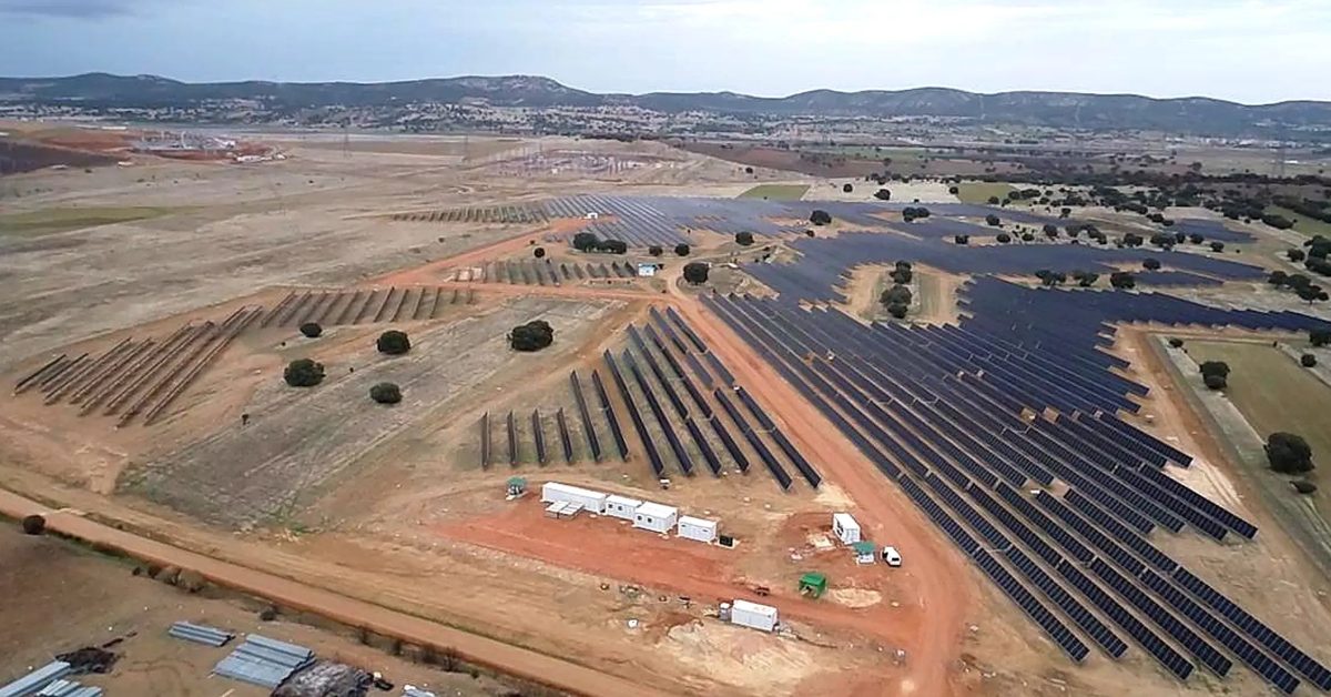Tesla buys the entire output of a new 140 MW Texas solar farm