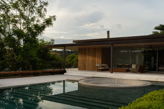 Tear House / Felipe Caboclo Arquitetura