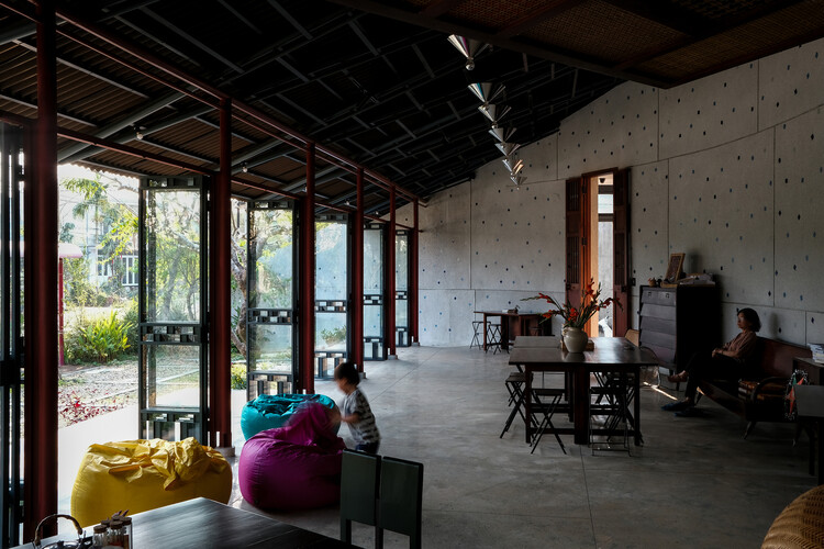 Inside Hostels: How Shared Spaces Reshape the Rhythm of Nomads' Lives