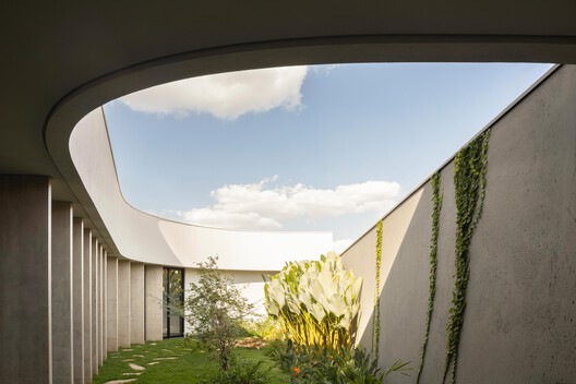 Curved House / efcarquitetura