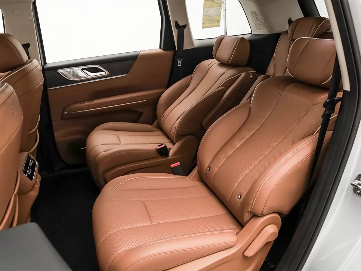 New 6 passenger, 780-mile PHEV from GM has North America written all over it
