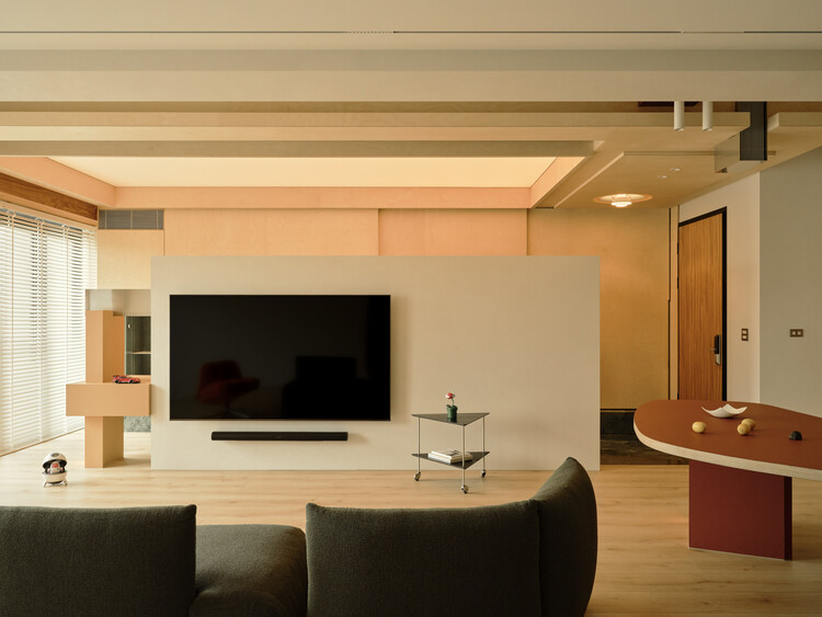 We House / longwave studio