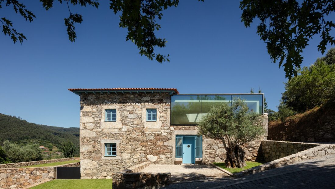Cerdeiras House Hotel / Tiago do Vale Arquitectos