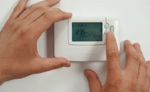 People are getting financial incentives to use less electricity during heat waves