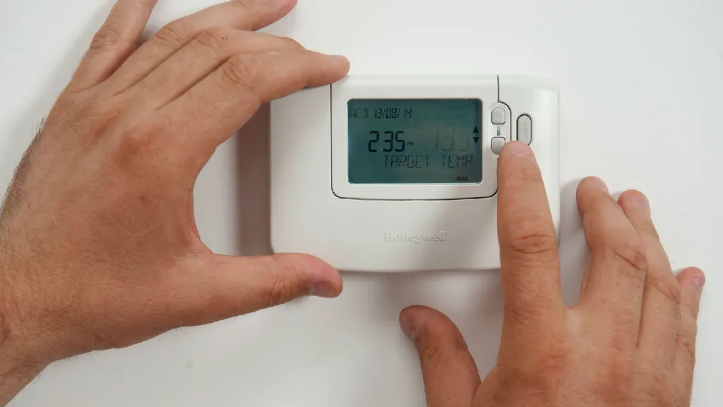 People are getting financial incentives to use less electricity during heat waves