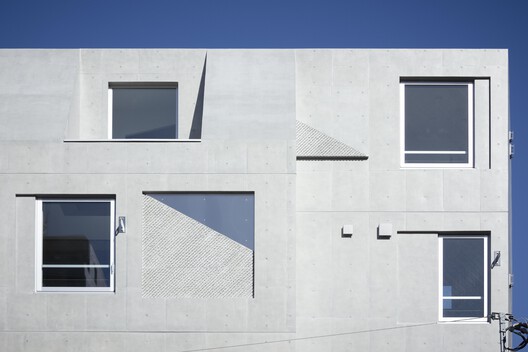 Shin Nakano Residence / Ryuichi Sasaki + Sasaki Architecture