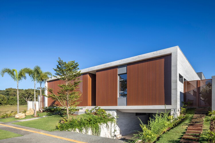 Jabuticabeiras House / STUDIO ANDRE LENZA