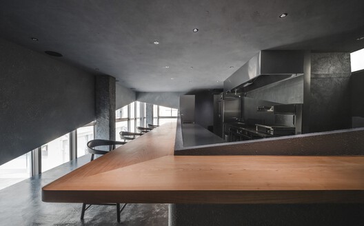 Entwined Wall Residence / IGArchitects