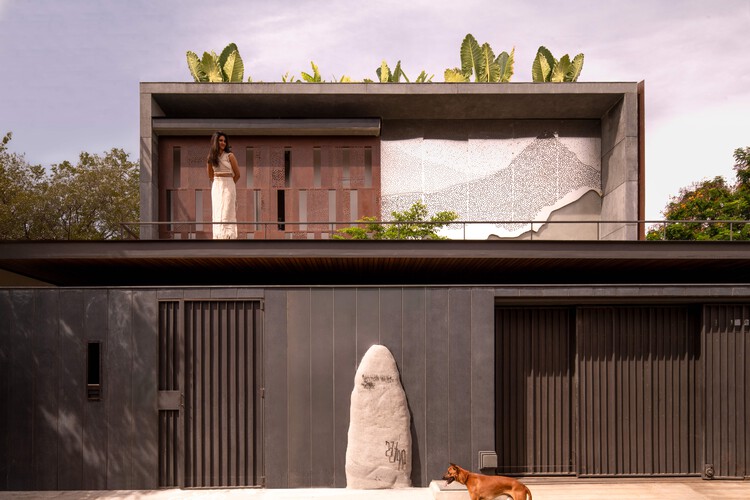 Western Valley House / STO.M.P