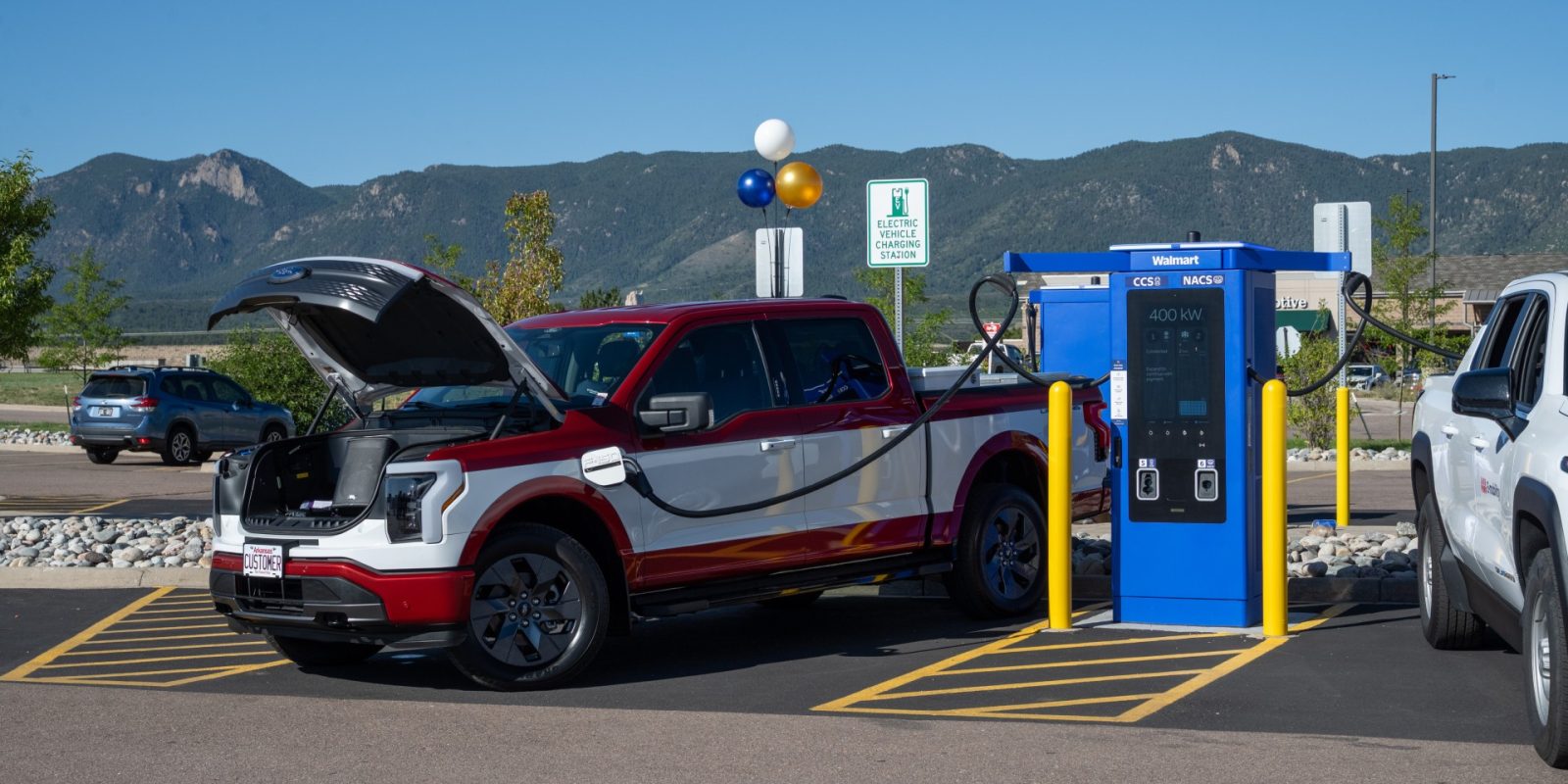 Walmart’s 400 kW EV charging network just hit 100 stores