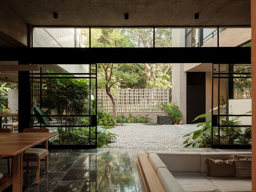 Akina House / Di Frenna Arquitectos