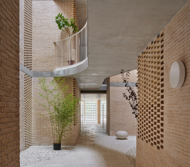 Social Atrium — 54 Social Housing Units in Besòs / Peris+Toral.arquitectes