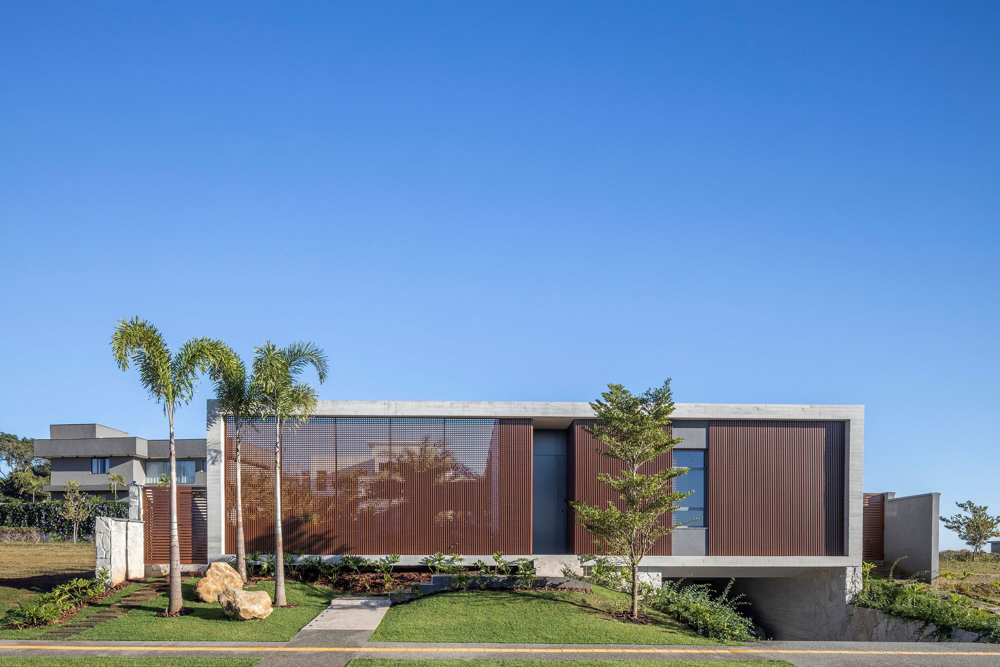 Jabuticabeiras House / STUDIO ANDRE LENZA