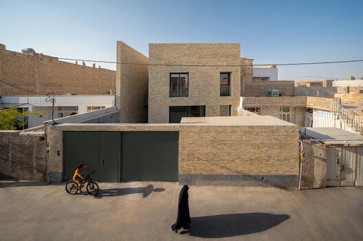 House in Harmony / Golchin Studio