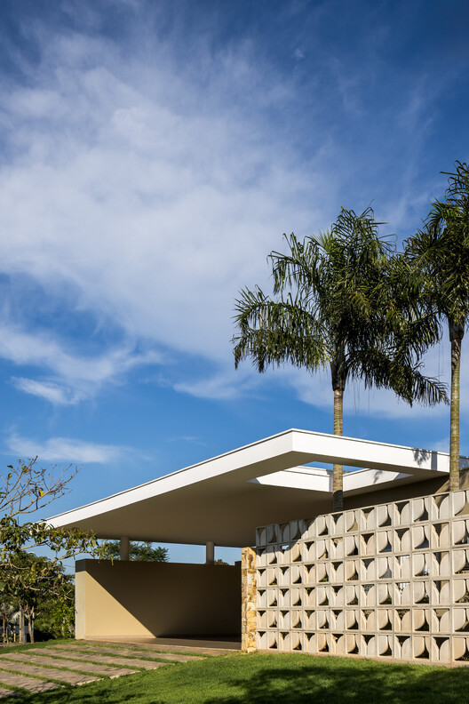 Refuge House / Elisa Porto Arquitetura