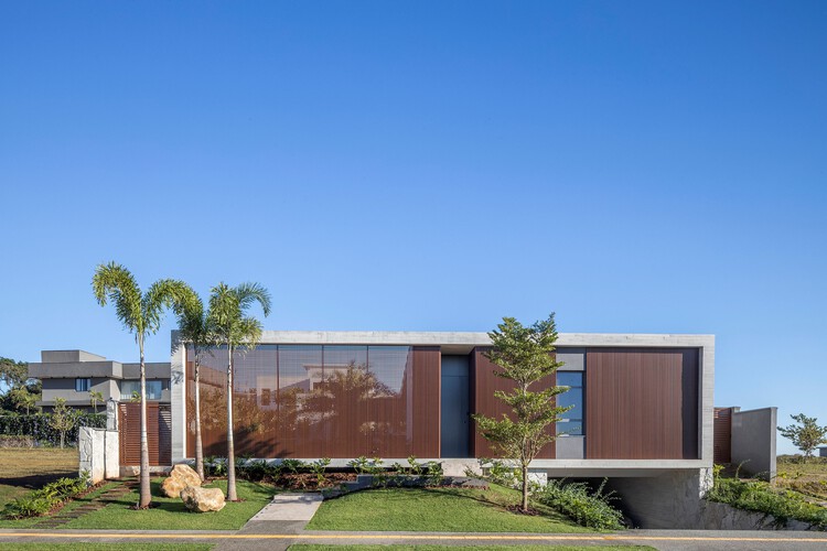 Jabuticabeiras House / STUDIO ANDRE LENZA