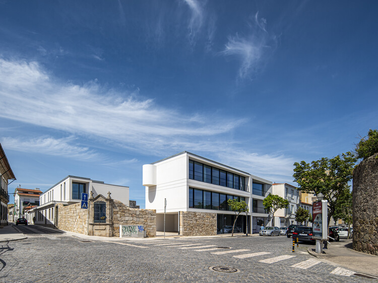 Collective Housing in Vila do Conde / Raulino Silva Arquitecto