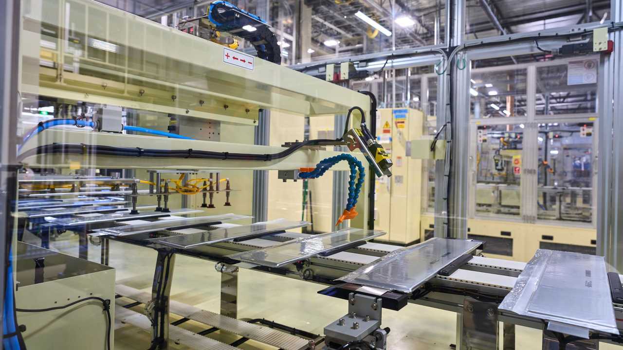 GM And LG Restart EV Battery Production In Ohio After Seven-Month Shutdown