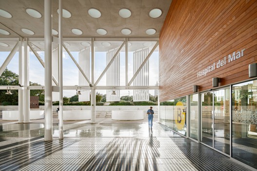 Hospital del Mar Phase 2 Expansion / PINEARQ + Brullet-De Luna Arquitectes