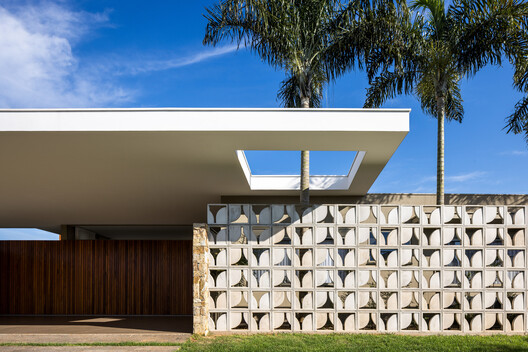 Refuge House / Elisa Porto Arquitetura