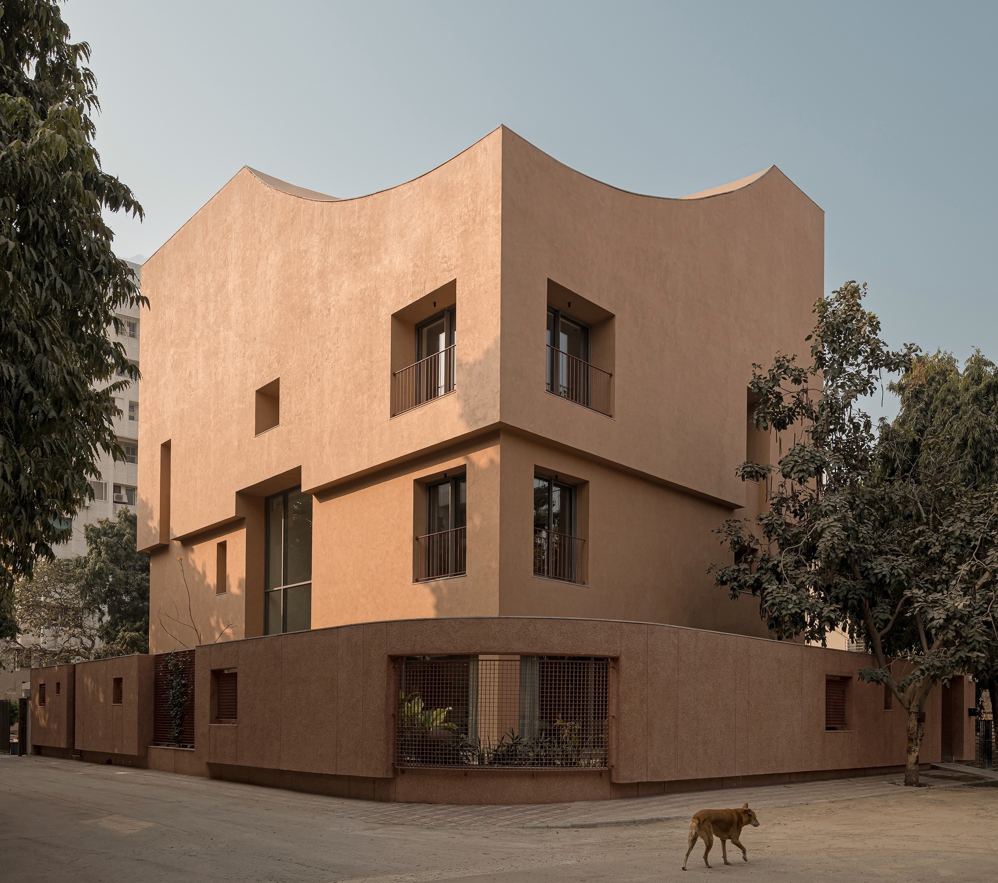 LJ House / Studio Saransh + IKSOI