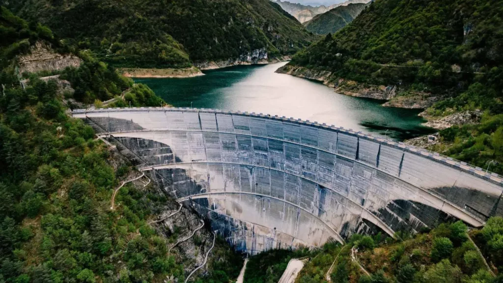 Arizona, California and Nevada would share cuts under federal proposal to manage the Colorado River