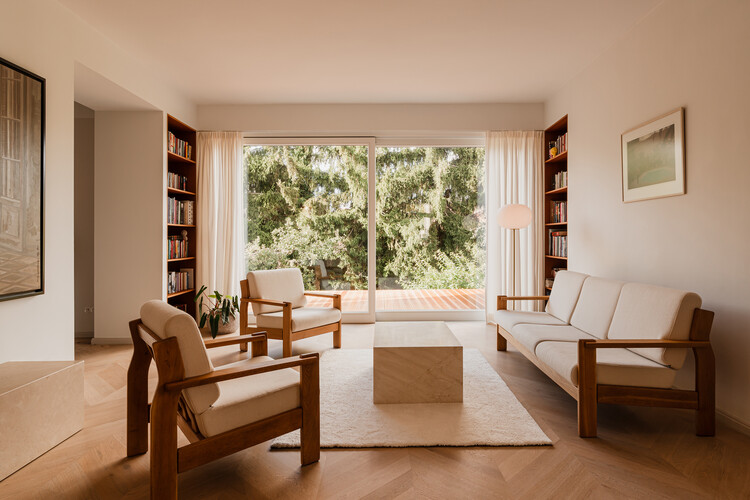 Modernist Harmony in a Historic Villa / LBWA