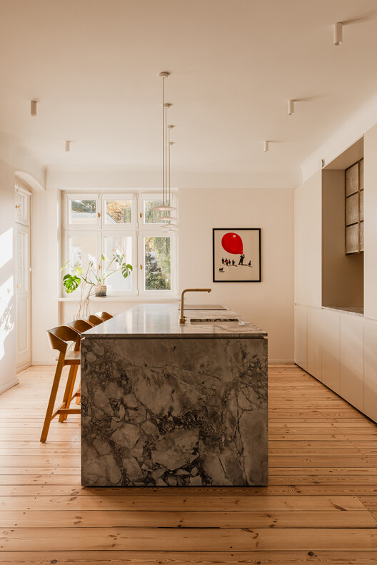 Modernist Harmony in a Historic Villa / LBWA