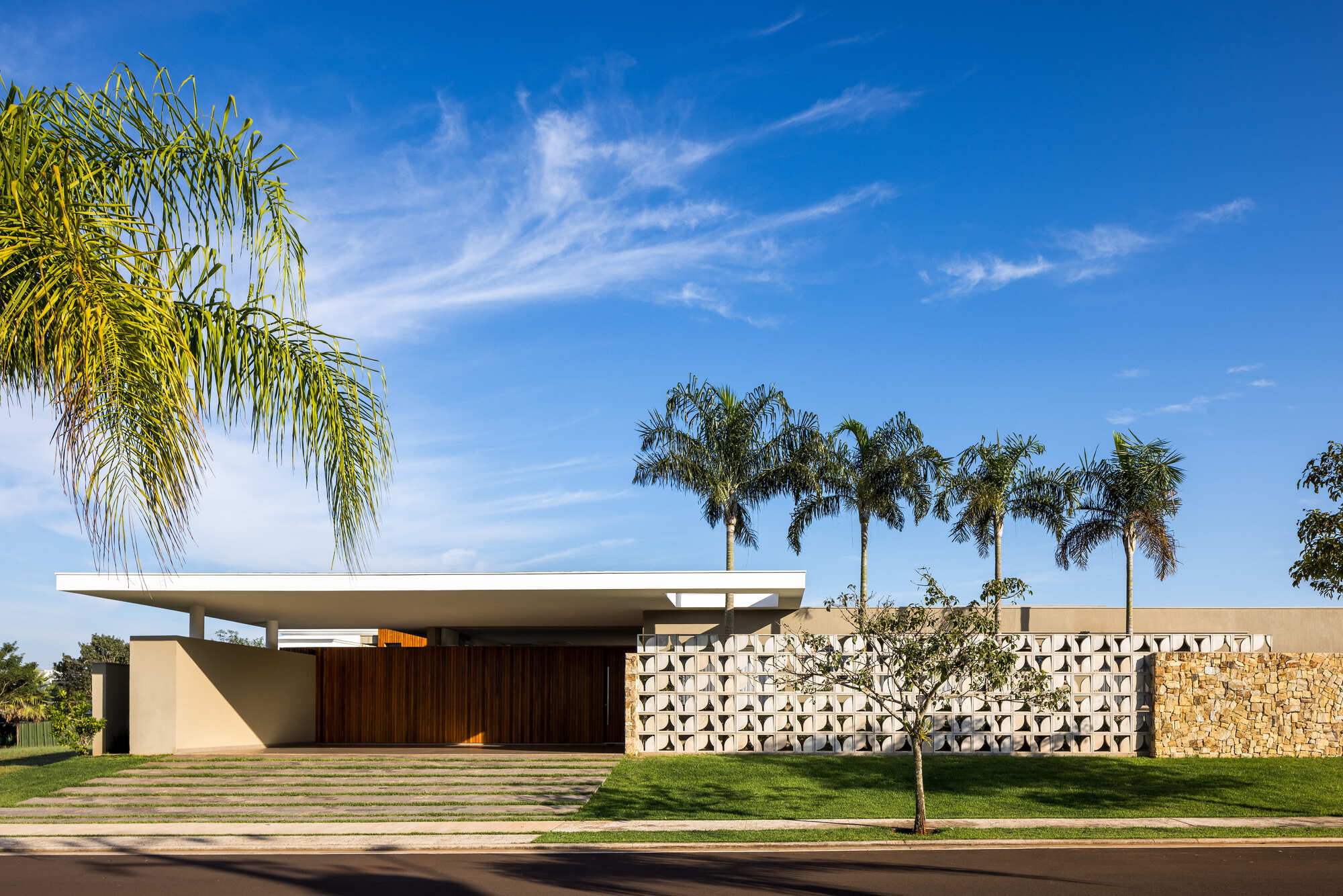 Refuge House / Elisa Porto Arquitetura