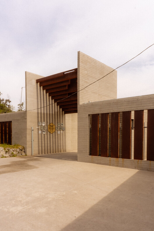 Abejas Sports and Recreation Center / border arquitectos