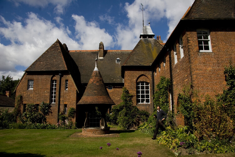 How the Arts and Crafts Movement Still Shapes Contemporary Architecture