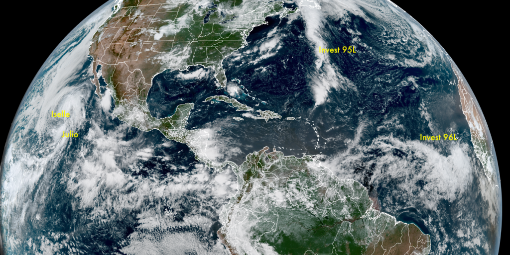 Dos perturbaciones tropicales en el Atlántico que hay que vigilar; la tormenta tropical Moke lleva lluvias a Hawái