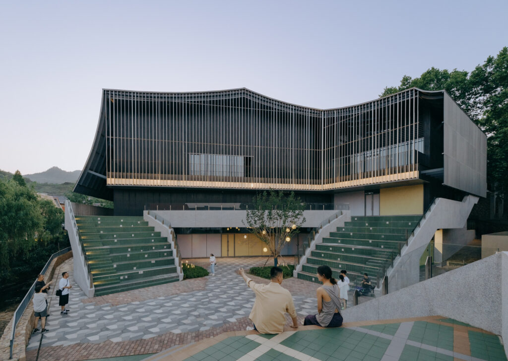 Moganshan Liaoyuan Theater / INCLS (One Design)