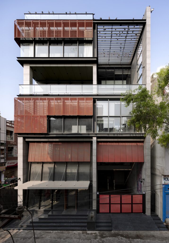 Screened Space Office Building / Studio UF+O