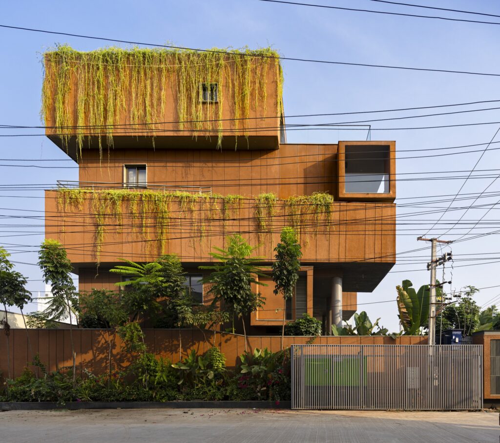 T(errakota) House / Spacefiction Studio