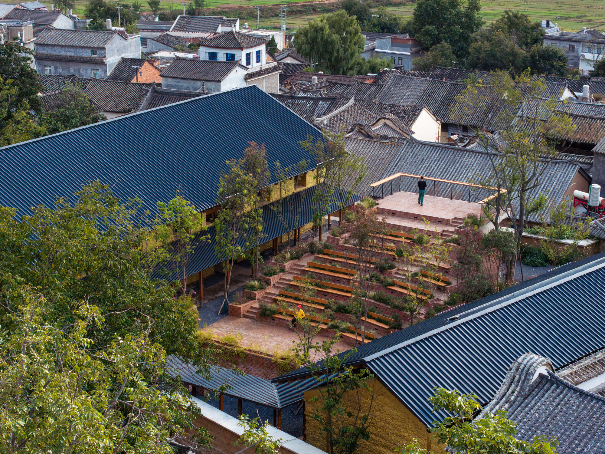 Librairie Avant-Garde Huize Baiwu Bookstore / Jiakun Architects