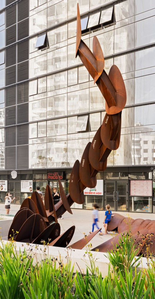 Encontros Sculpture / Estudio Guto Requena
