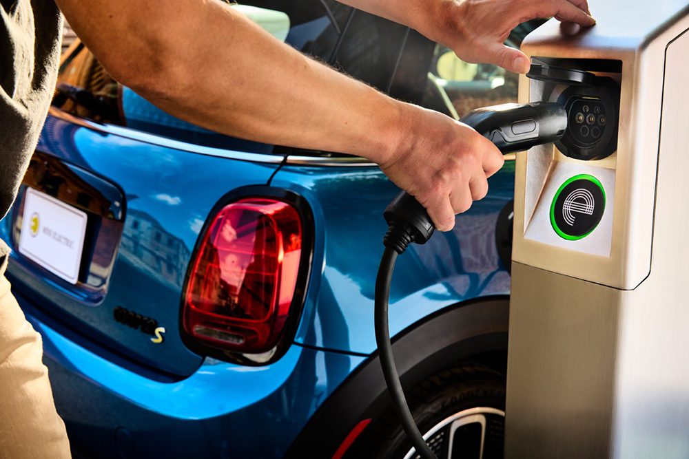 NYC selects it’s electric to build out curbside EV charging network