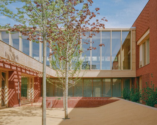 Jacques Prévert Public Services Center / HEMAA Architectes