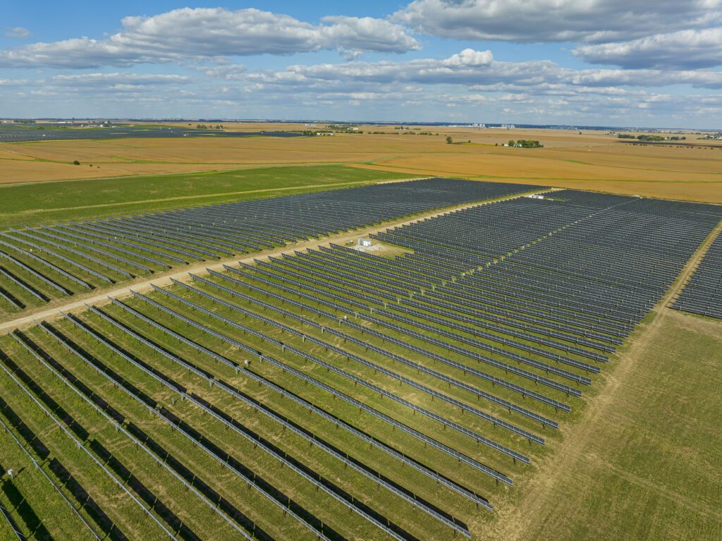 Are AI-powered robots the future of solar construction?
